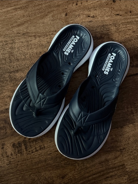 Skechers Shoes - Skechers Navy Blue and White Foamies Casual Flip Flops size 7